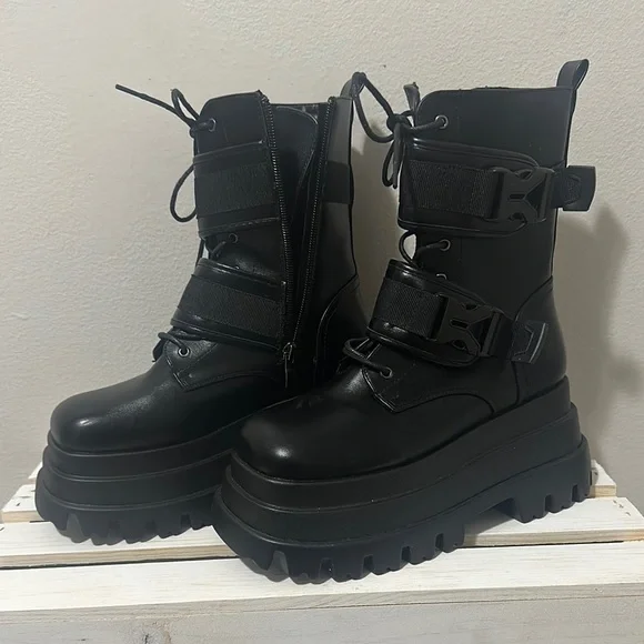 Black Women's Combat Boots - Picture 1 of 2
